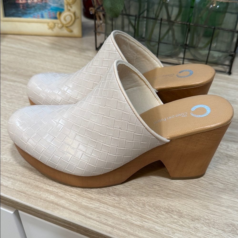 Vegan size 8 clog JOURNEE COLLECTION WOMENS KELSY CLOG - BONE - OFF WHITE